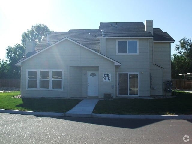 Foto del edificio - 1385 N Stephanie Ln