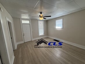 Building Photo - 2132 Blaine Ave