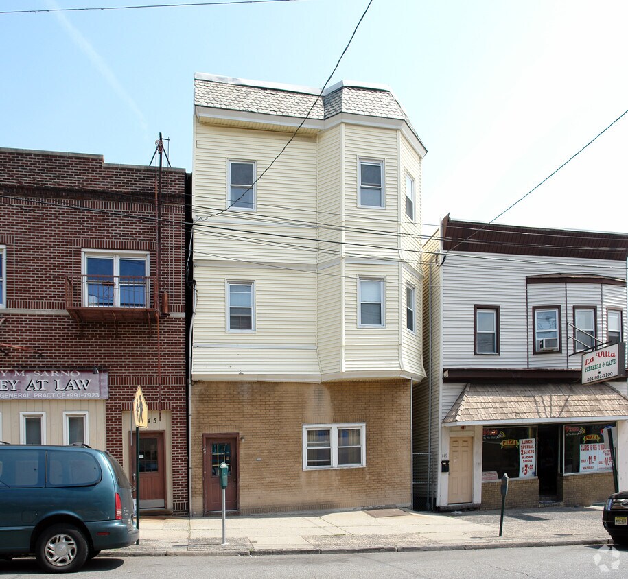 Foto del edificio - 147 Midland Ave