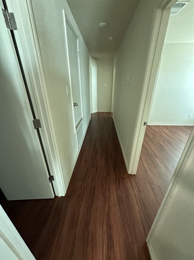 Foto del edificio - AVAILABLE NOW! (SECTION 8 ACCEPTED)