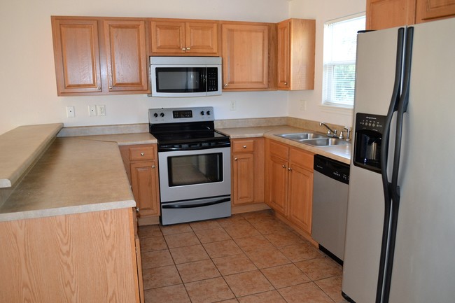 Kitchen - StoneRidge Patio Homes