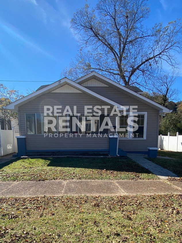 Primary Photo - 502 5th Ave NW