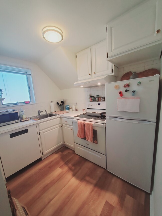 Building Photo - 55 Whitmore Ln