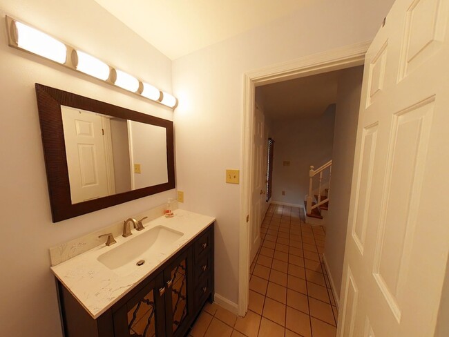 Foto del edificio - 3 Bedrooms, 2.5 Bathrooms Townhouse in Wil...