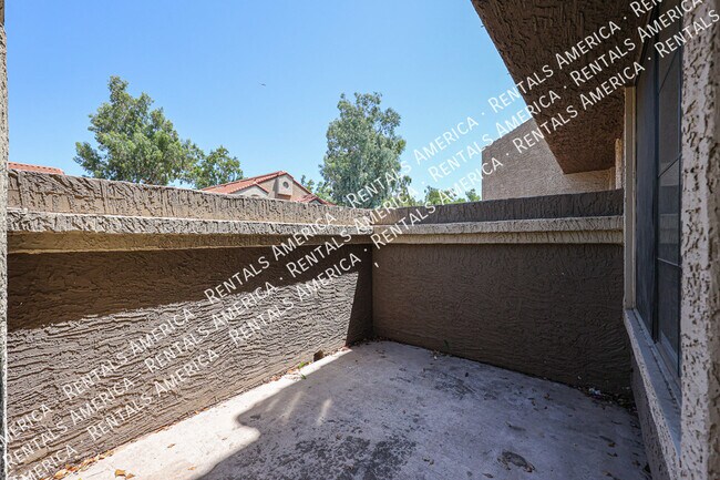 Foto del edificio - 1905 E University Dr