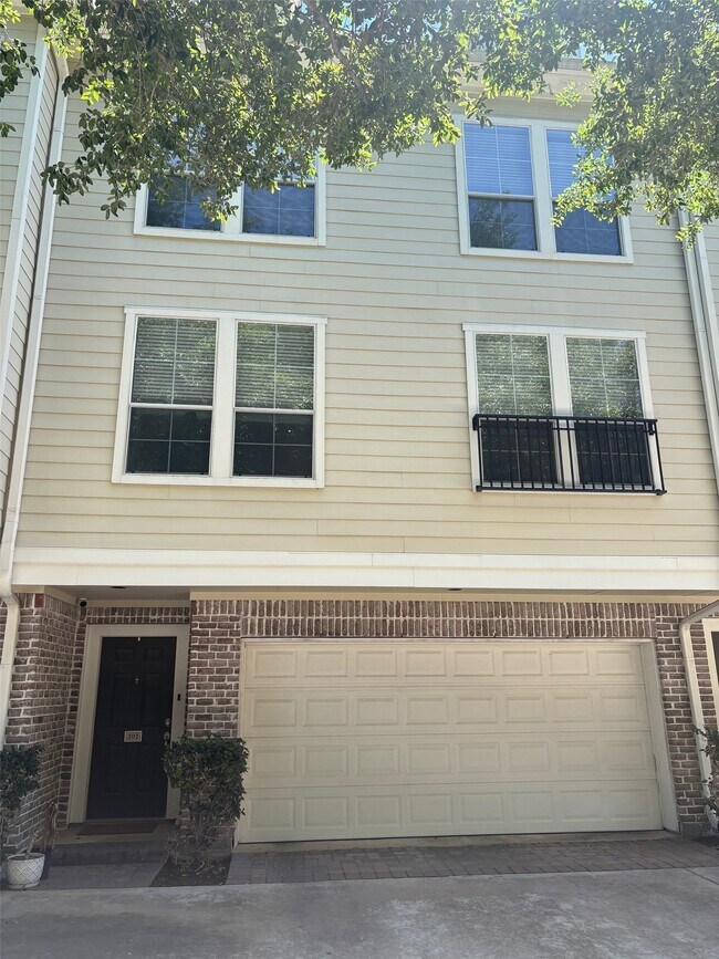 Building Photo - 3001 Murworth Dr