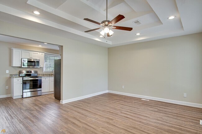 Building Photo - 157 Ruzelle Dr SE