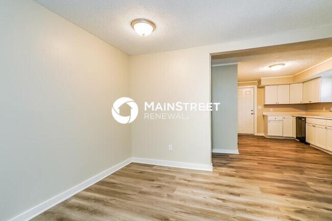 Foto del edificio - 3 Bedroom Pet-Friendly Home in MARTINSVILLE, IN with Main Street Renewal