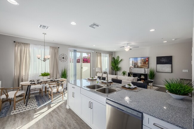 Building Photo - Luna Bear Ara Residences