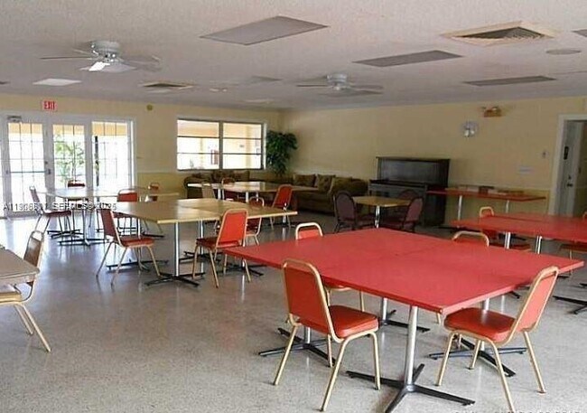 Foto del edificio - 2800 NE 203rd St