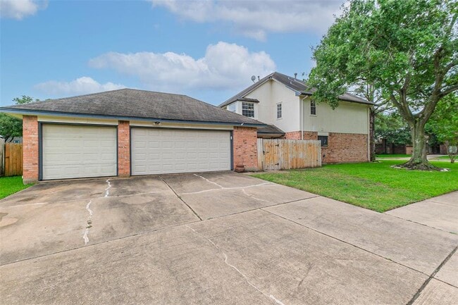 Building Photo - 10218 Hedge Way Dr