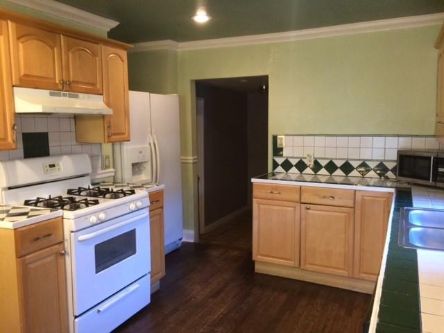Building Photo - 76 San Saba St
