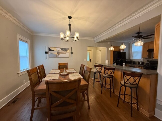 Building Photo - Second St