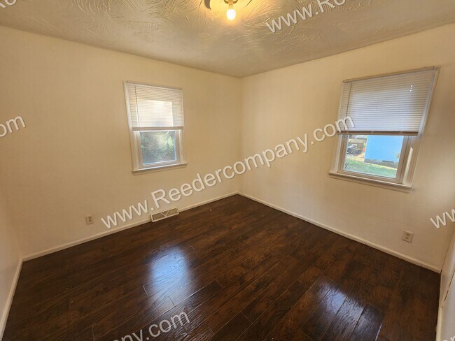 Foto del edificio - You can't miss out on this 2 bedroom 1 1/2...