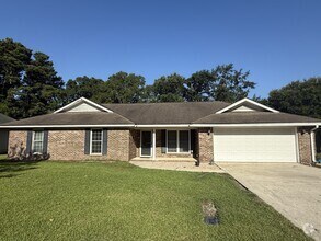 Building Photo - 122 Longleaf Cir