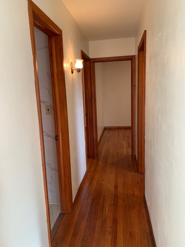 Foto del edificio - 411 N Hillsdale Dr