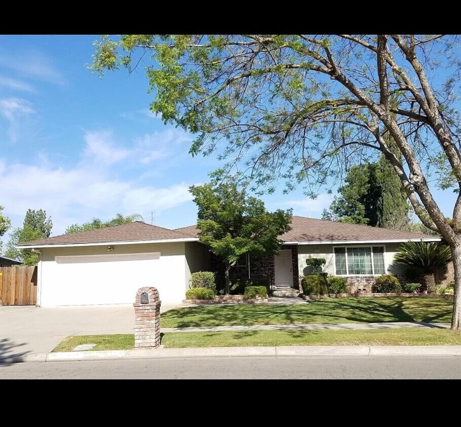 Beautiful 4 bedroom 2 bath home! House Rental in Fresno, CA