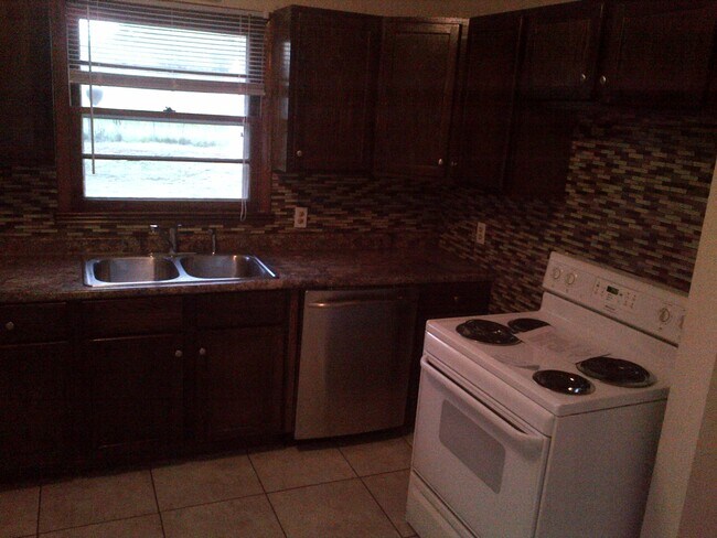 Building Photo - 2322 W Casado
