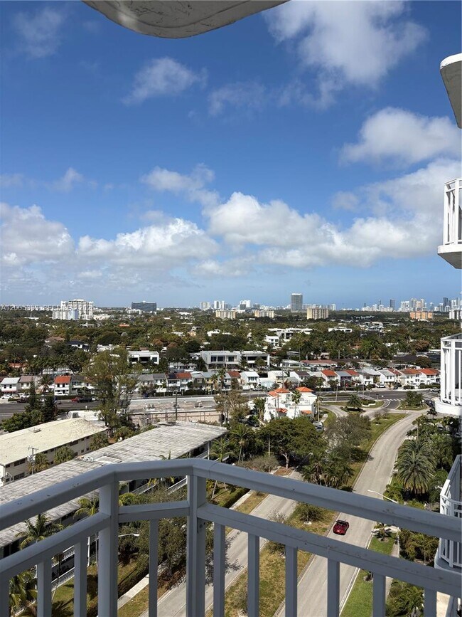 Building Photo - 2100 Sans Souci Blvd