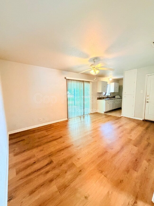Foto del edificio - 827 Dunwoodie Dr
