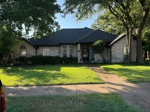 Building Photo - 1309 Oak Harbor Blvd