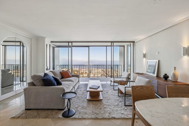 Photo - 999 Green St Apartment