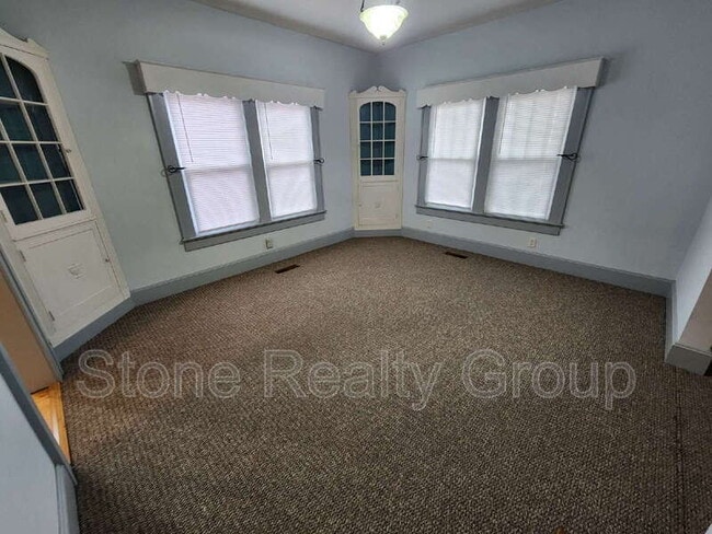 Building Photo - 235 S 24th St