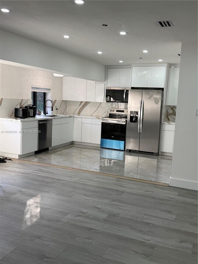 Foto del edificio - 1601 NE 158th St