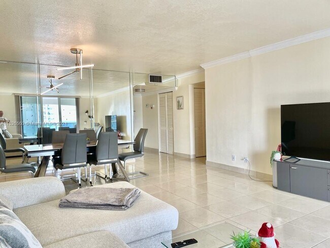 Building Photo - 3800 S Ocean Dr