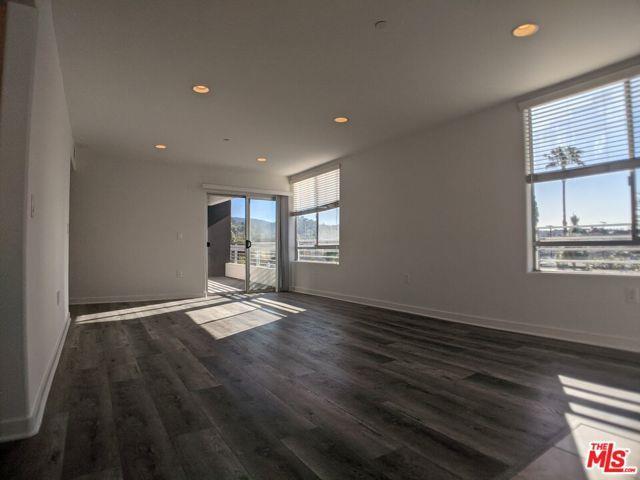 Foto principal - 5143 White Oak Ave