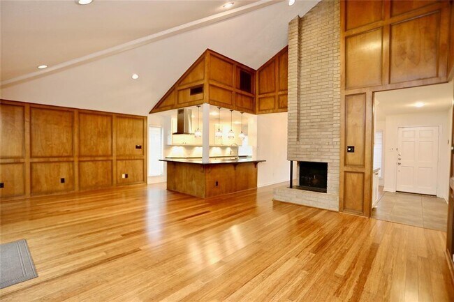 Foto del edificio - 13910 Briarhills Pkwy