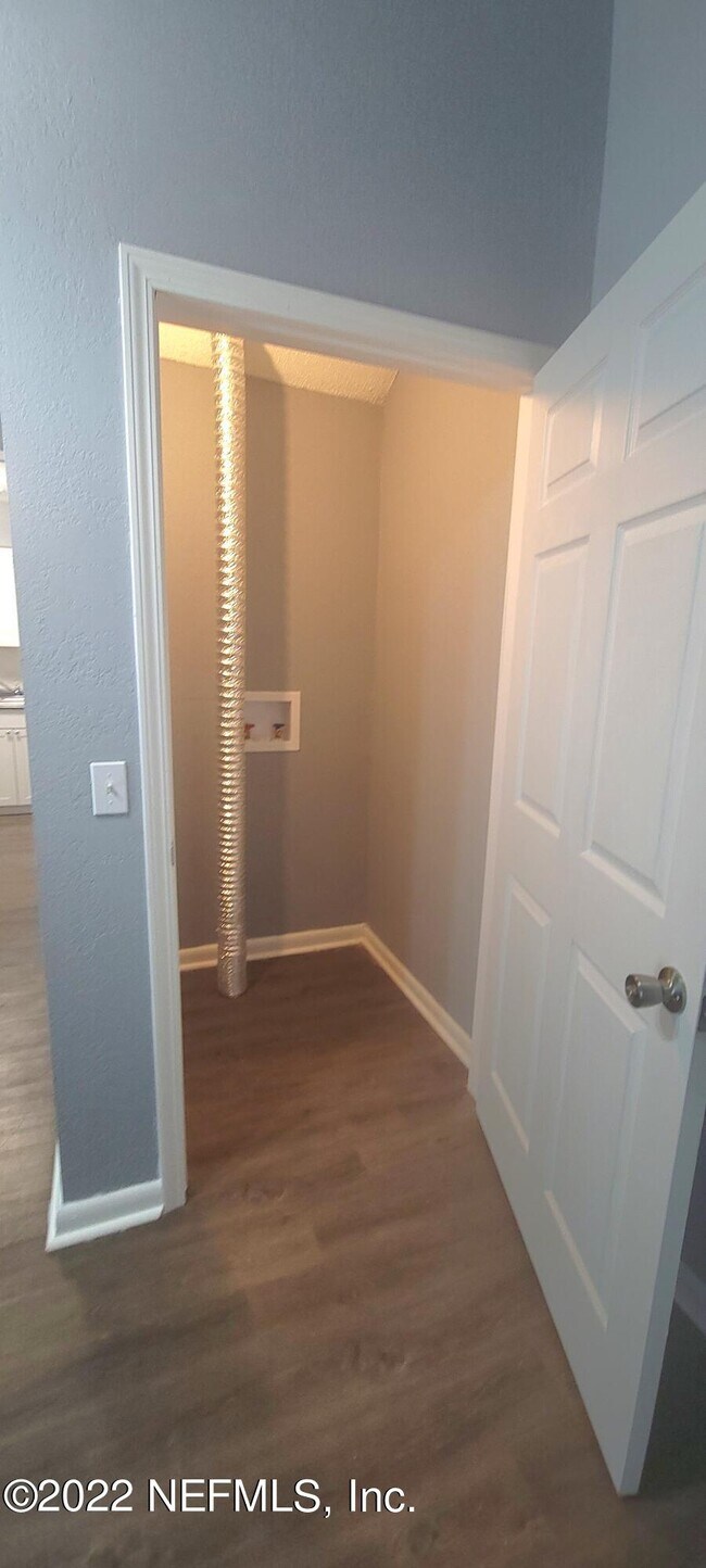 8291 San Jose Manor Dr E Unit 3, Jacksonville, FL 32217 Room for Rent