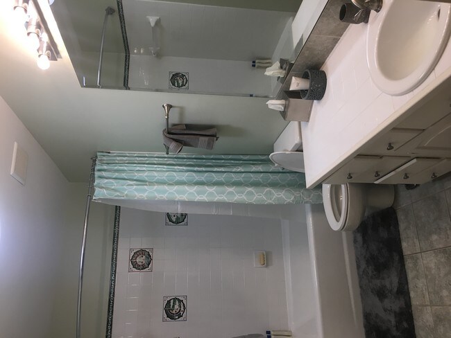 El baño privado. - 4400 Belmont Park Terrace