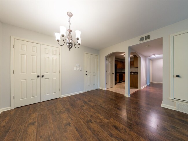 Building Photo - 210 S McLean Blvd