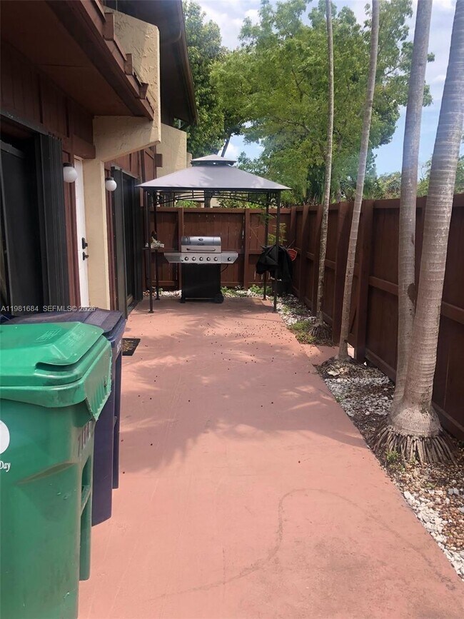 Foto del edificio - 7114 SW 114th Pl