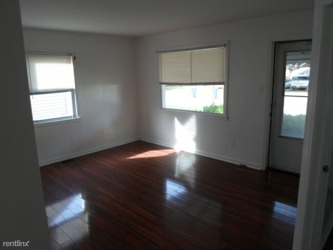 Building Photo - 3 br, 1 bath House - 14260 Knox Ave
