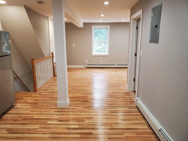 Building Photo - 12 Gifford Ave