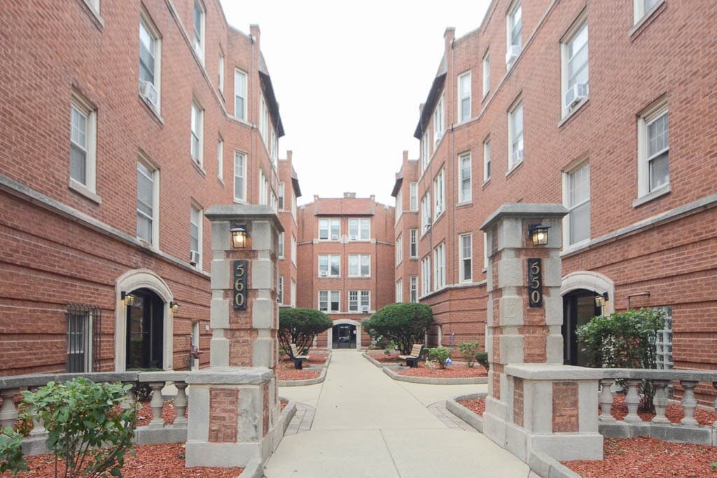 Foto principal - 557 W Aldine Ave