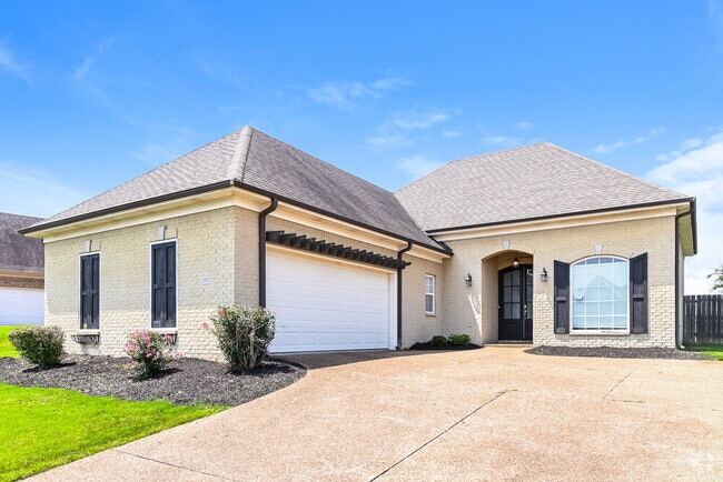 Building Photo - 3373 Champion Hills Dr