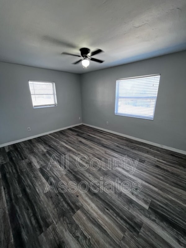 Building Photo - 7154 Holiday Dr