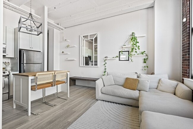 Foto del edificio - 320 W 2nd St