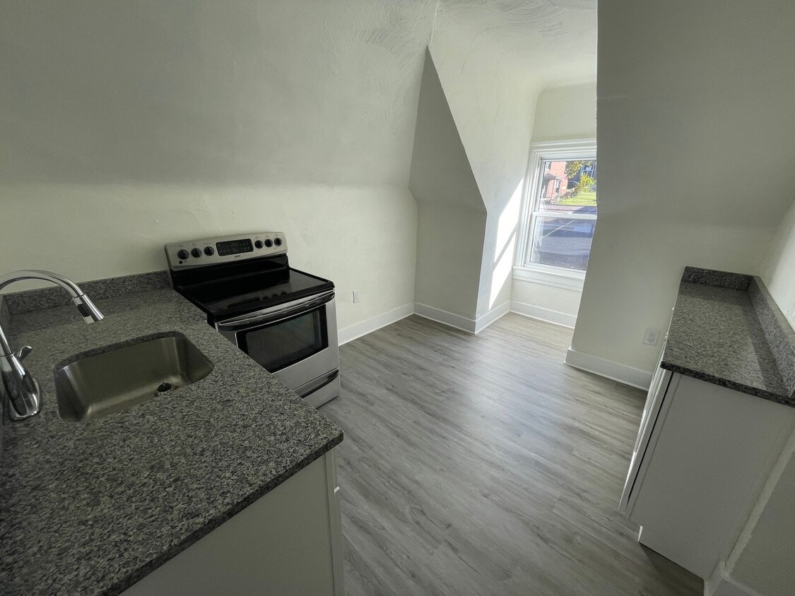 Foto principal - Updated 1 bedroom apartment in Munhall