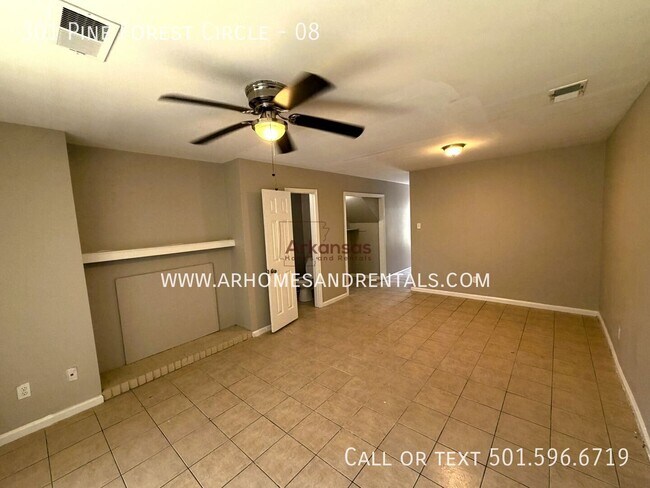 Foto del edificio - 301 Pine Forest Cir