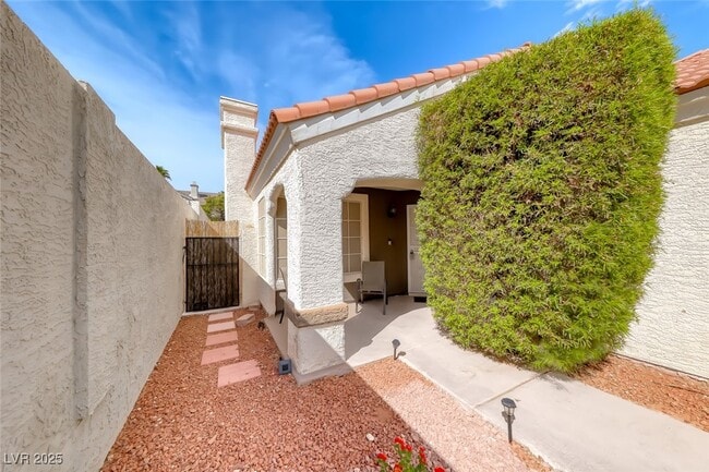 Building Photo - 9832 Cactus View Ave