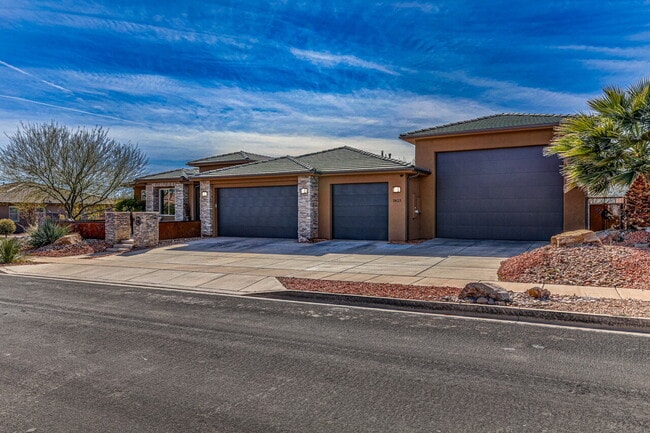 Building Photo - "Charming 3-Bedroom Retreat with 2 Baths and 2150 Sq. Ft. of Comfort in Santa Clara!"