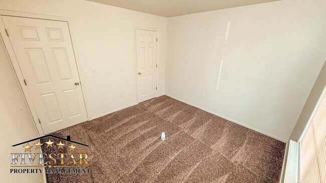 Foto del edificio - 2815 Flint Hills Dr