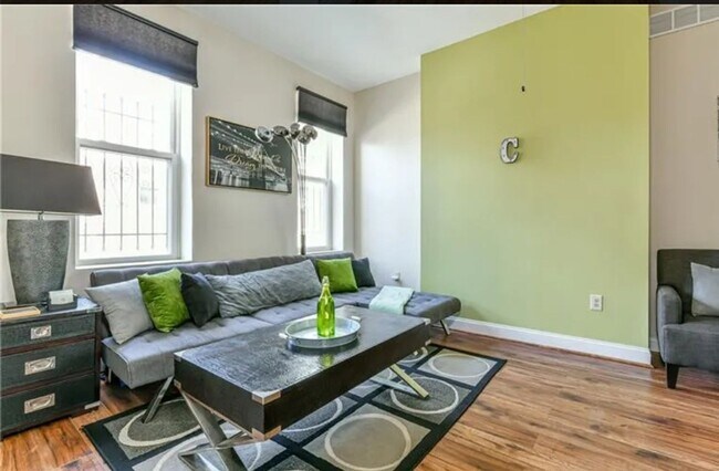 Foto del edificio - Gorgeous 3 bedroom townhome in Pittsburgh's Fineview Neighborhood