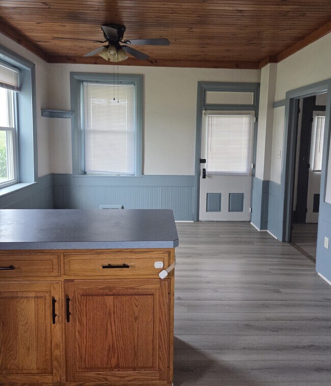 Building Photo - 545 Schoolhouse Rd