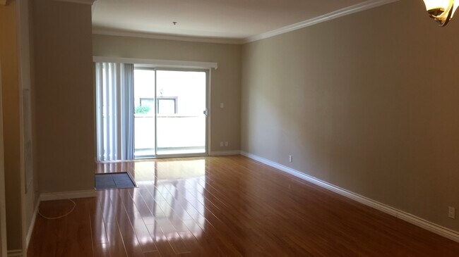 Foto del edificio - 2915 Montrose Ave