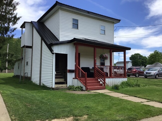 Building Photo - 128 River St